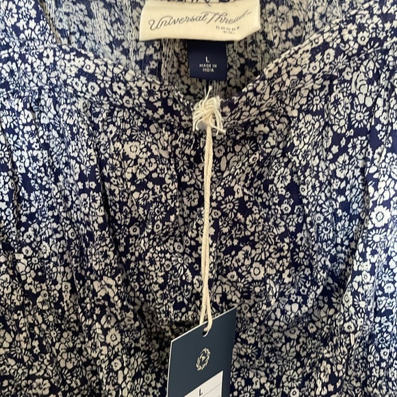 Universal Thread blouse. Large. NWT. Blue & white floral. Puffy sleeves. Pretty - Picture 3 of 6
